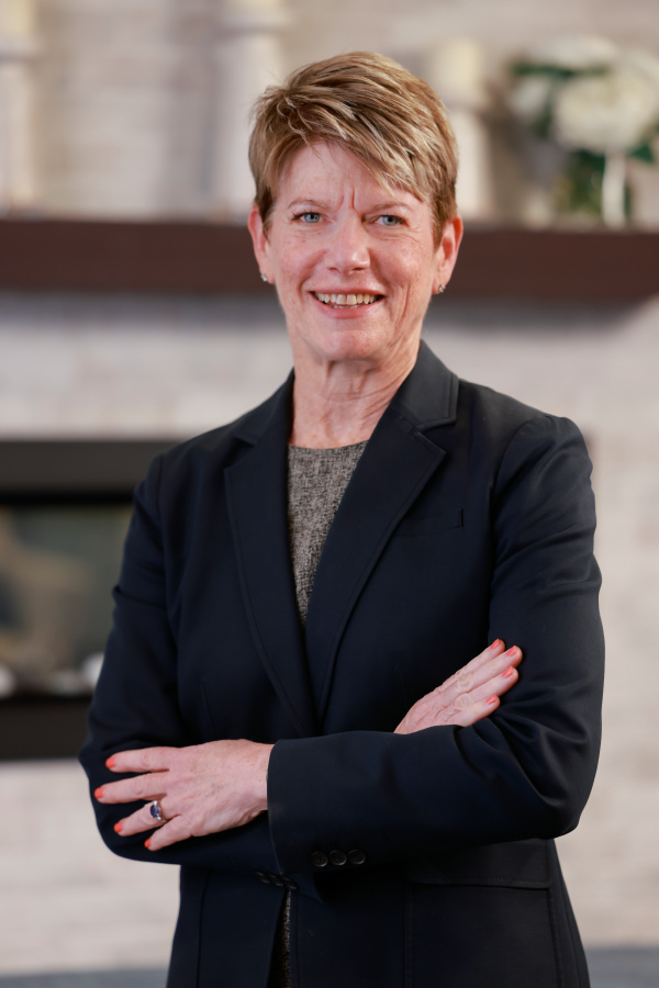 Holly Glauser Headshot